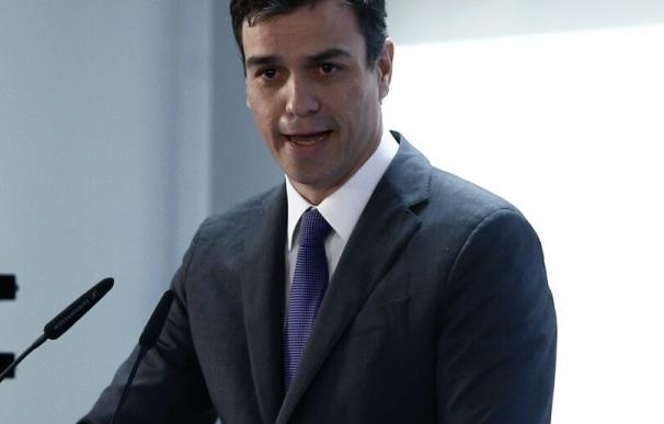 Sánchez avisa a Rajoy que no puede dar lecciones de cumplir programas y pide a Tsipras que se dedique a sus problemas