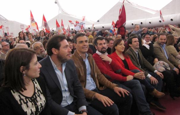 Pedro Sánchez reivindica un PSOE frente al PP y no a su lado