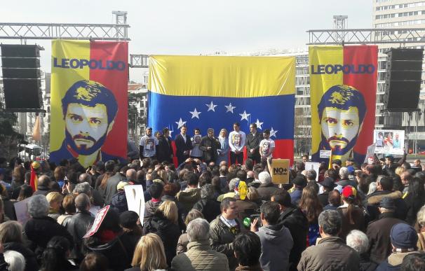 Cifuentes sugiere que si Podemos no asiste al acto en apoyo a Leopoldo López es porque "defienden el régimen de Maduro"