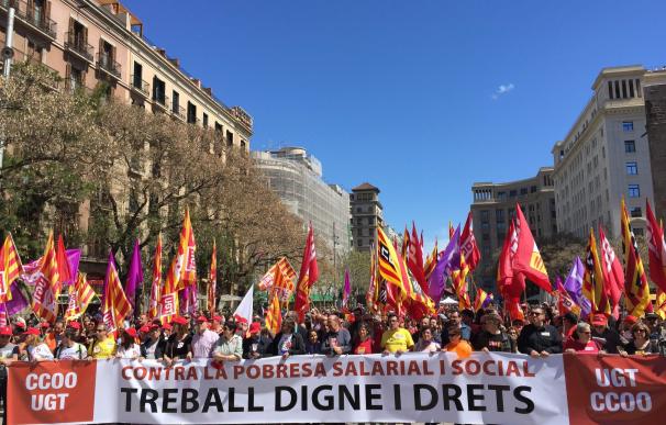 Miles de personas marchan en Barcelona por un "trabajo digno y derechos"