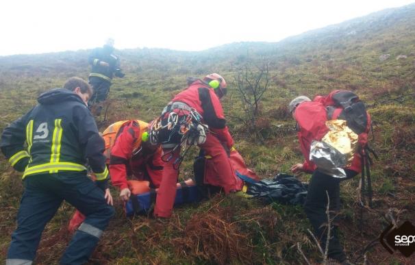Trasladada al HUCA una excursionista tras sufrir una caída en la zona de Riocaliente, en Llanes