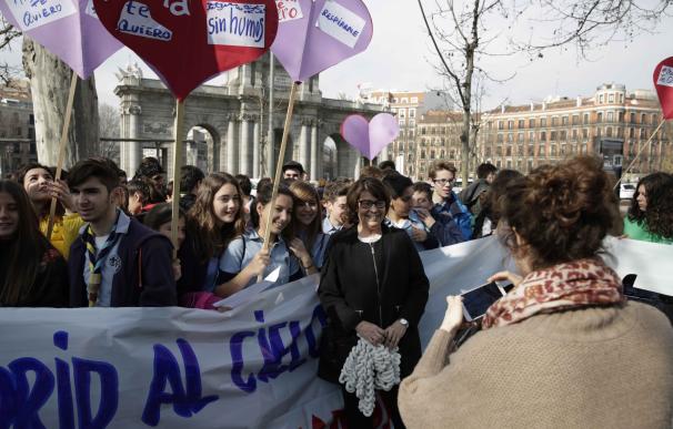 Decenas de scouts apoyan el 'sí' en la primera votación ciudadana con corazones por un Madrid más respirable