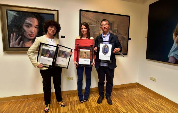 Cerca de 800 personas visitan los retratos finalistas del certamen Modportrait en la Sala Bantierra