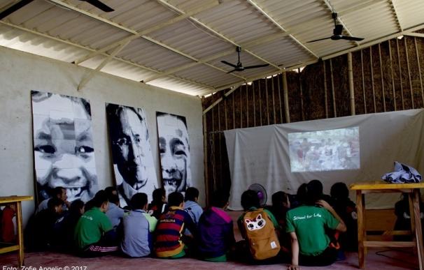 Niños de Tailandia avanzan en su integración de la mano de la técnica del pintor lepero Emilio Fornieles