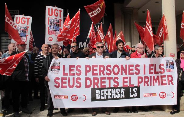 Cerca de 200 sindicalistas protestan ante la CAEB para exigir empleo de calidad y aumentos salariales