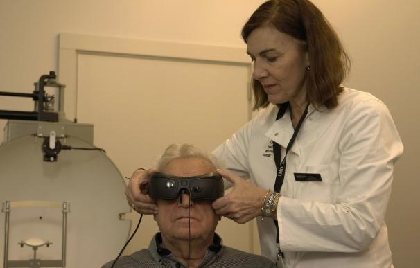 El dispositivo de visión artificial Iris II se ha activado en el primer paciente español a quien se implantó en enero