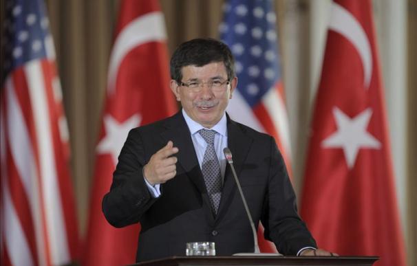 El ministro turco de Exteriores viaja a Siria para presionar a El Asad