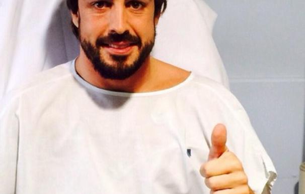 Fernando Alonso durante su paso por el hospital