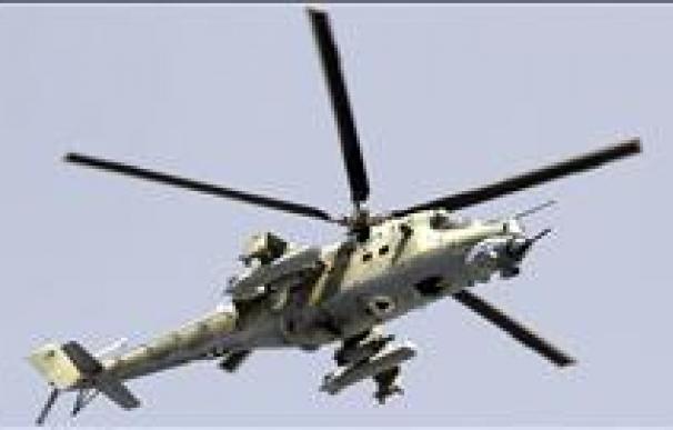 Un helicóptero de la OTAN hace un aterrizaje forzoso en el este de Afganistán