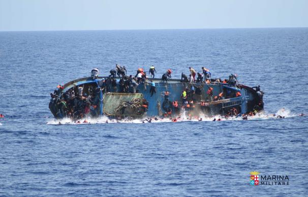 Más de 10.000 inmigrantes, rescatados esta semana en aguas próximas a Libia, según la OIM