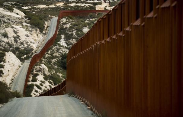 Un mexicano se suicida desde un puente minutos después de ser deportado de EEUU