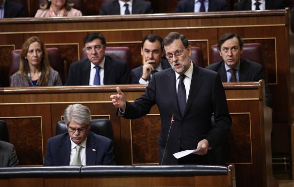 Rajoy no niega su reunión con Puigdemont, pero precisa que quiere "hablar de problemas reales, no de liquidar España"