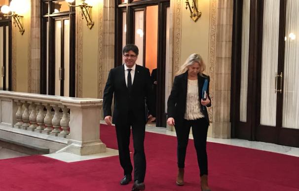 Puigdemont no confirma ni desmiente la reunión con Rajoy y dice que no hay negociaciones