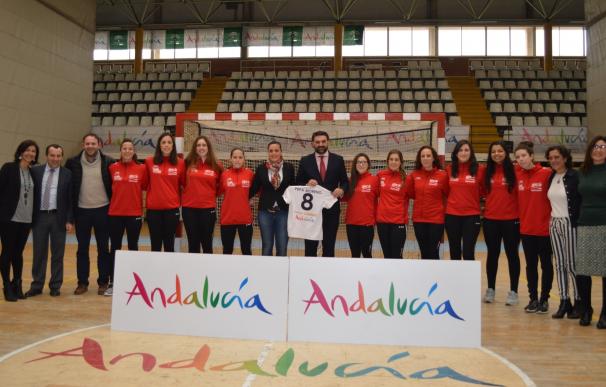 El Club de Balonmano Femenino Málaga Costa del Sol lucirá en su camiseta la marca del destino Andalucía