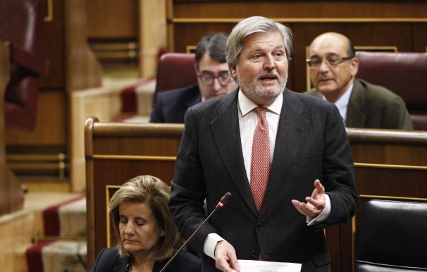Méndez de Vigo asegura que en los presupuestos de 2017 "habrá aumento para becas" y llama al PSOE a apoyarlos