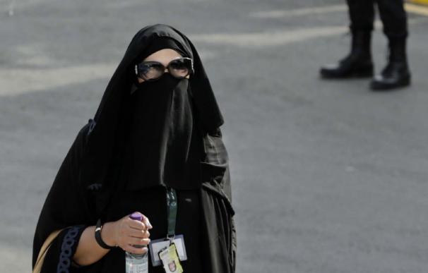 Arabia Saudí discutirá dar pasaportes a mujeres sin el permiso de sus 'guardianes'