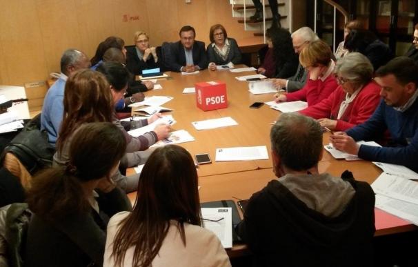 El PSOE acusa a Hazte Oír de "alentar al odio" con su campaña contra menores transexuales y pide a la Fiscalía que actúe