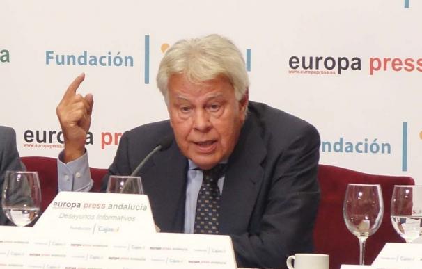 Felipe González advierte del "error" de excluir a los imputados de las listas electorales