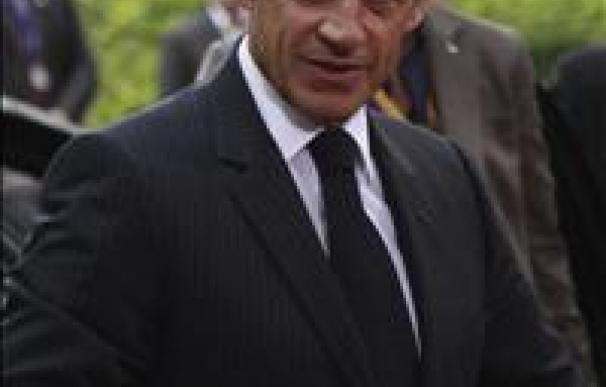 Merkel aborda la crisis de la deuda con Sarkozy, Berlusconi y Cameron