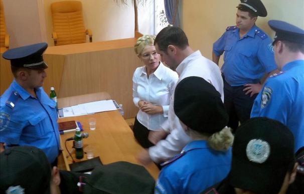 La ex primera ministra ucraniana Timoshenko es arrestada por desacato al tribunal