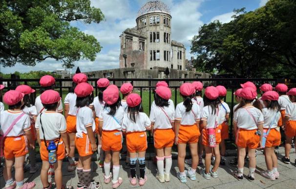 Víctimas de Hiroshima recuerdan el horror nuclear con la vista en Fukushima