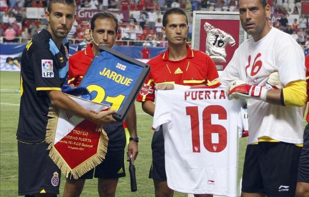 5-0. El Sevilla goleó en un partido que sirvió de homenaje a Puerta y Jarque