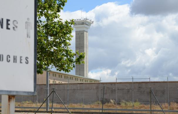 El Defensor del Pueblo pide incrementar la plantilla de prisiones tras consolidarse en 2016 el descenso de internos
