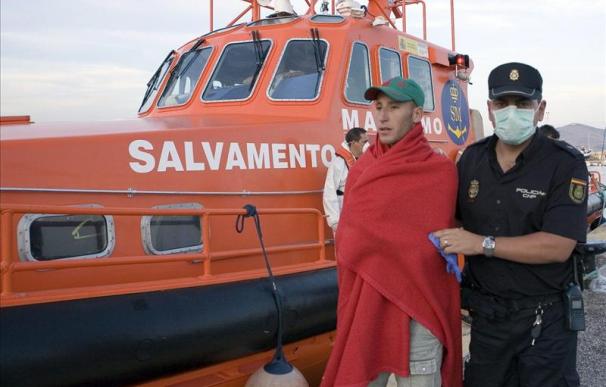Interceptada una embarcación con siete inmigrantes magrebíes cerca de Motril (Granada)