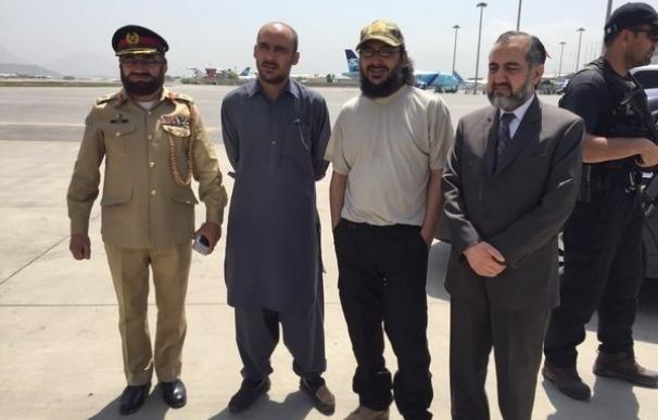 El hijo del exprimer ministro Gilani viaja a Pakistán tras ser liberado en Afganistán