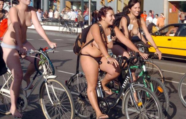 Barcelona pone 37 denuncias en dos meses por pasear desnudo o en bañador