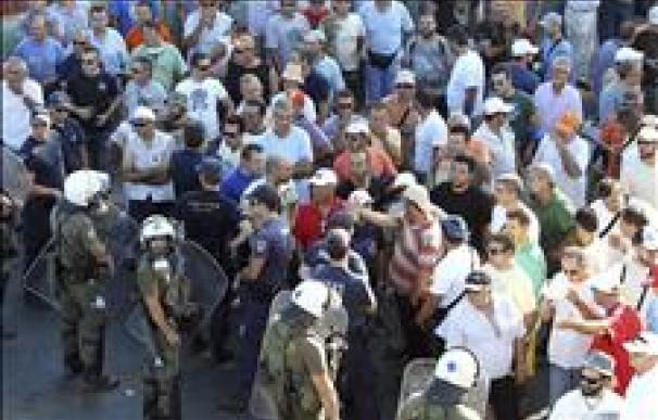Los taxistas griegos continúan en huelga y organizan nuevas protestas