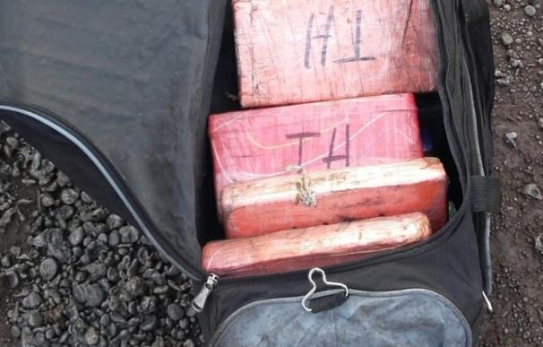 Intervenidos 23 kilos de cocaína en una bolsa que estaba en una partida de chatarra en Los Barrios