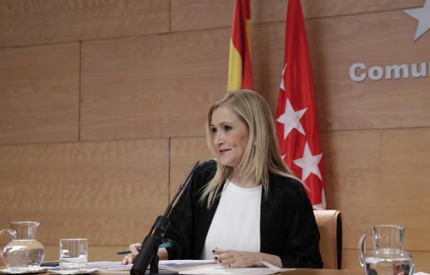 Cifuentes no cree que el ser presidenta de la gestora sea "inconveniente" para presentarse a presidir el PP de Madrid
