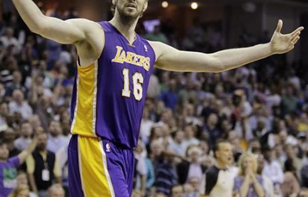 Los Lakers vencen a Memphis gracias al dúo Kobe y Bynum