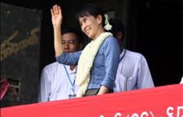 La líder opositora se reúne por primera vez con el presidente de Birmania