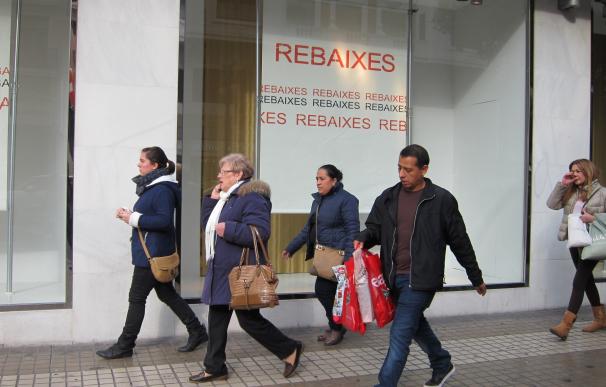 Economía deja sin efecto las ZGAT en Valencia y Alicante y permite la apertura en domingos