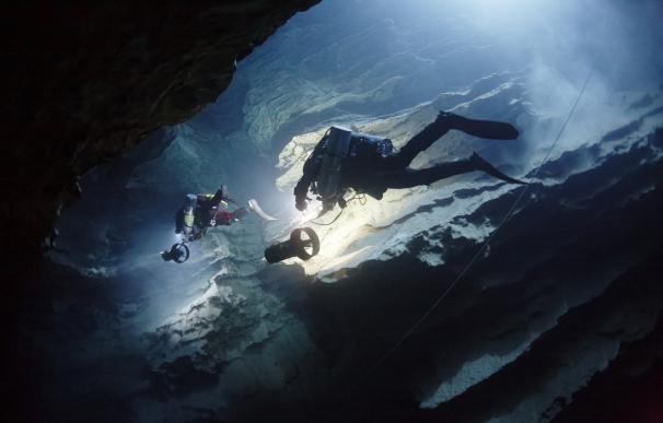 Así rescataron cuatro buzos a sus amigos en el sumidero más profundo del mundo