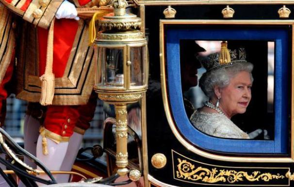 La prensa china contesta a la Reina Isabel y llama "bárbaros" a los británicos