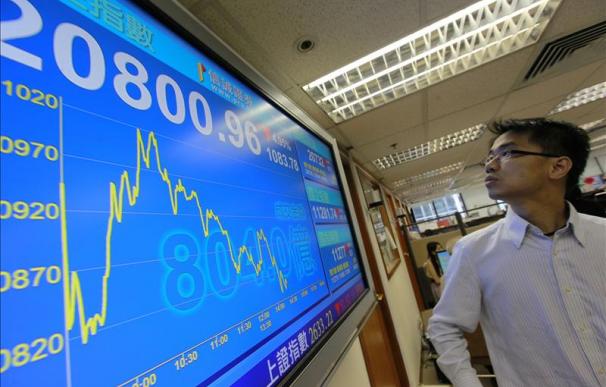 Hong Kong cae un 3,08 por ciento arrastrada nuevamente por el pánico bursátil mundial