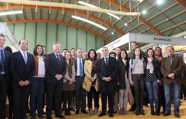 Junta y Diputación respaldan la labor del Salón del Estudiante de Lucena