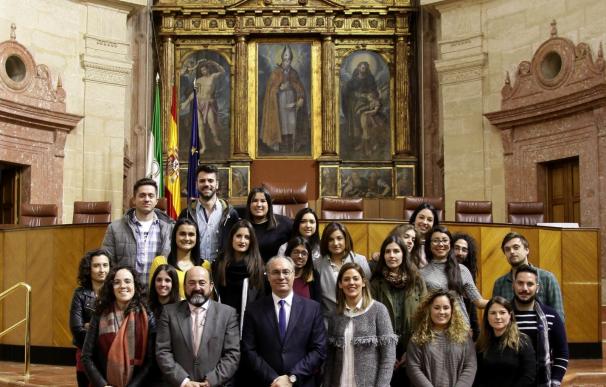 Alumnos del máster de Culturas de Paz de la Cátedra Unesco visitan el Parlamento de Andalucía y se reúnen con Durán
