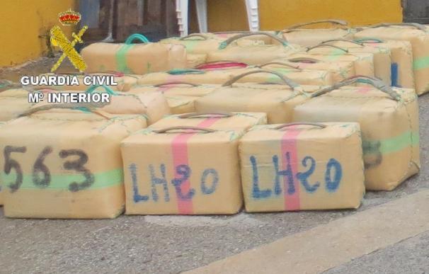 Intervenidos 930 kilos de hachís en una operación con un detenido en Algeciras