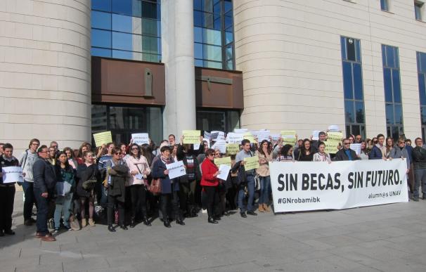 Padres y alumnos de la Universidad de Navarra recurren al TSJN la nueva convocatoria de becas del Gobierno foral