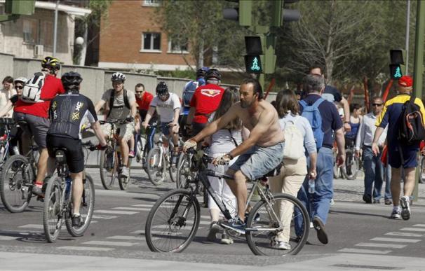 La DGT quiere llegar a 2015 con un millón de personas desplazándose en bicicleta