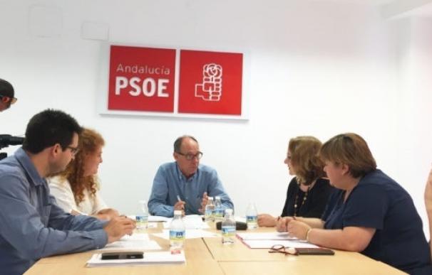 El PSOE se compromete a restituir el servicio de Correos y recuperar la aplicación de la ley
