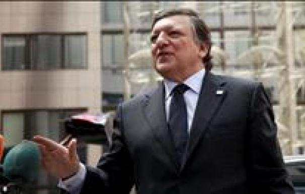 Barroso califica de "injustificado" el acoso de los mercados a España e Italia