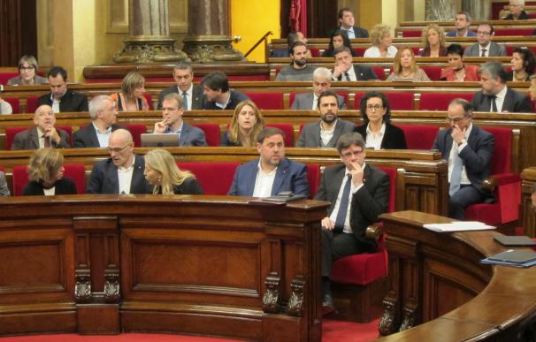 El Parlament vota una moción contra la LGTBfobia en plena polémica por el autobús de Hazte Oír