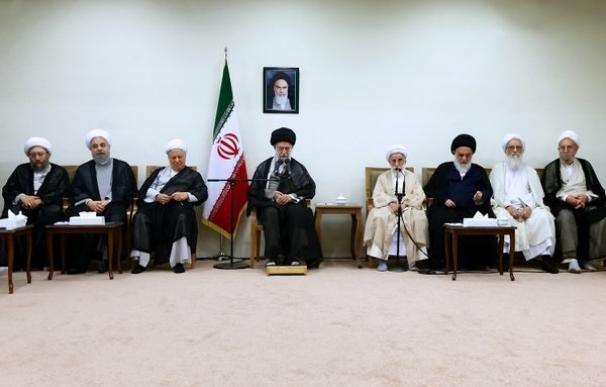 Jamenei llama a mantener la vigilancia ante la "guerra blanda" de Occidente contra Irán