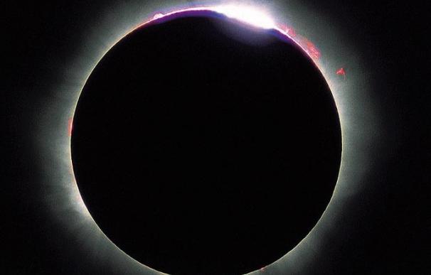 El eclipse parcial de sol, complicado de ver en Asturias