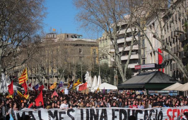 Universitarios catalanes convocan una huelga este jueves para pedir una reducción de tasas